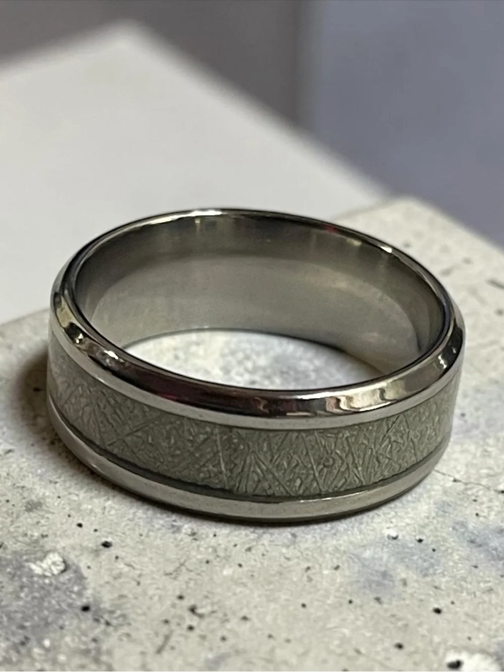 Silver Tone Textured Pearlescent Inlay Band Ring Size 10 Men's Unisex